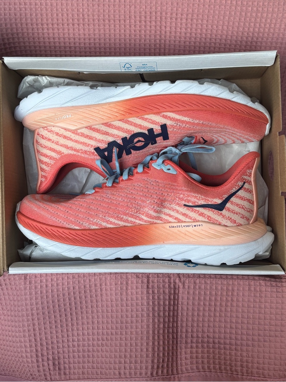Hoka Mach 5 in Coral and Blue Size 8B Like New Worn Twice with Box 1127894-CPPF